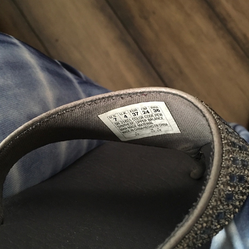 Skechers Women’s Taupe Rhinestone Wedge Thong Sandals, like new! Worn 1 Time! - Picture 4 of 4